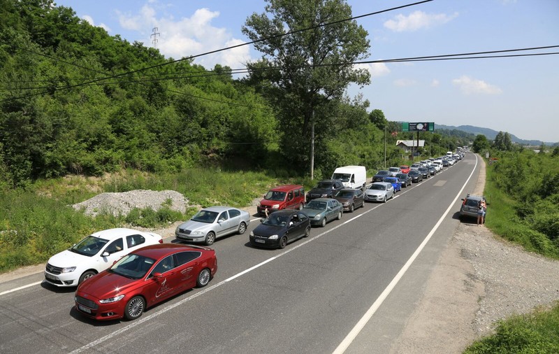 Trafic îngreunat pe DN1, în zona staţiunilor de pe Valea Prahovei FOTO