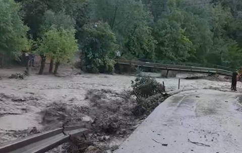 Cum a arătat viitura din Prahova care a blocat sute de oameni în case