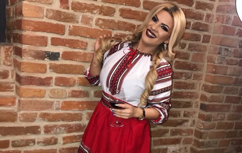 Ea este una dintre cele mai sexy artiste de muzică populară din Hunedoara. La 21 de ani se bucură de un succes răsunător
