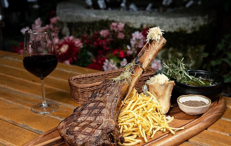 Piața restaurantelor din România se schimbă rapid cu meniuri mai scurte ingrediente premium și investiții majore în experiențe