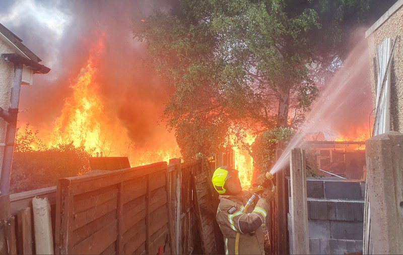 Incendiu violent în apropiere de Aeroportul Heathrow din Marea Britanie. Flăcările, văzute din aer de pasagerii avioanelor care aterizau