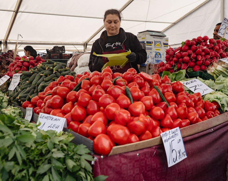 Cât costă un kilogram de roșii în Piața Amzei din București vs Obor. Diferența dintre ele este de aproape trei ori mai mare