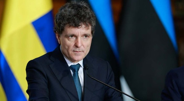 Nicuşor Dan a semnat decretul pentru acreditarea Theodorei-Magdalena Mircea ca ambasador al României în Cuba și alte state din Caraibe. Foto: Profimedia