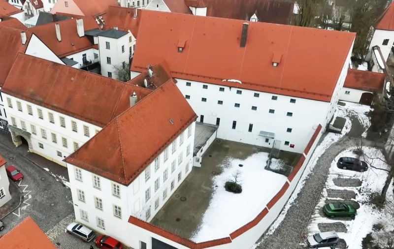 O închisoare veche de 450 de ani, cu 27 de celule individuale, este scoasă la licitație în Germania
