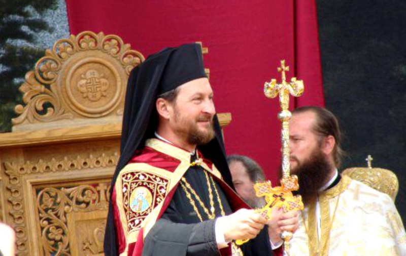 Fostul episcop de Huși, Corneliu Bârlădeanu, în centrul unui nou scandal. Preoții, obligați să vândă cărțile de rugăciuni editate de acesta
