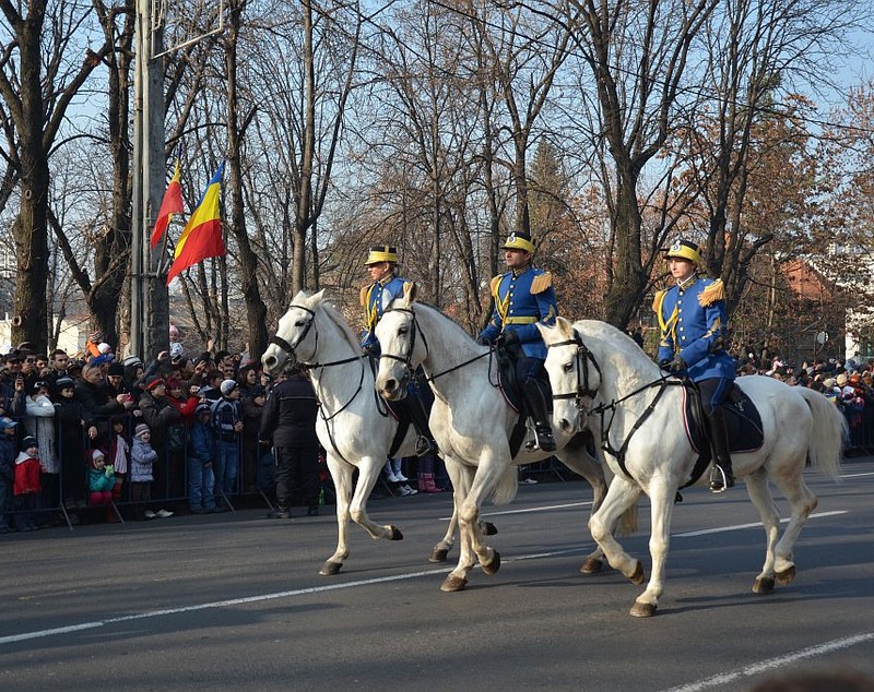 FOTO & VIDEO | Detaşamentul de Cavalerie şi Muzica Militară Reprezentativă a Jandarmeriei Române, la funeraliile Regelui Mihai