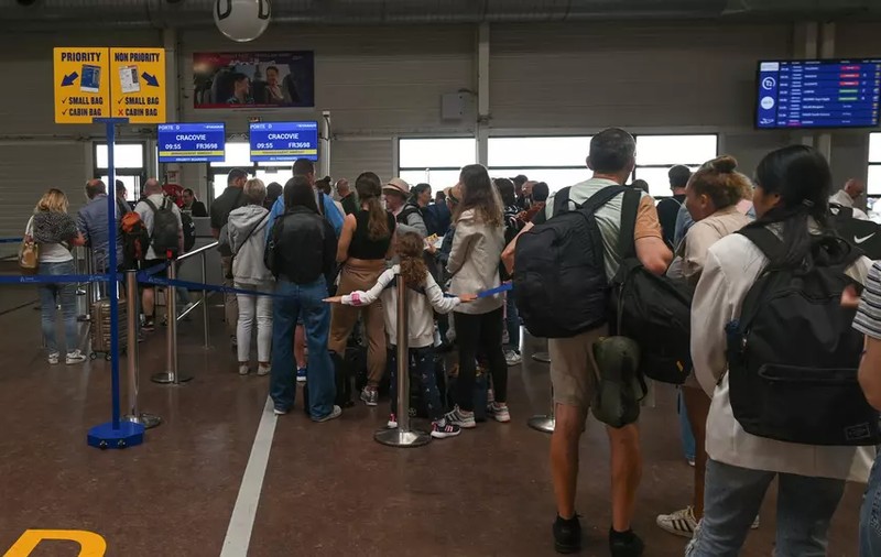 MAE, atenționare de călătorie pentru Franța. Zboruri perturbate pe două aeroporturi din cauza unei greve