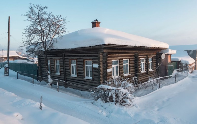 Secretul caselor din Rusia care păstrează căldura la temperaturi extreme pe perioade lungi de timp