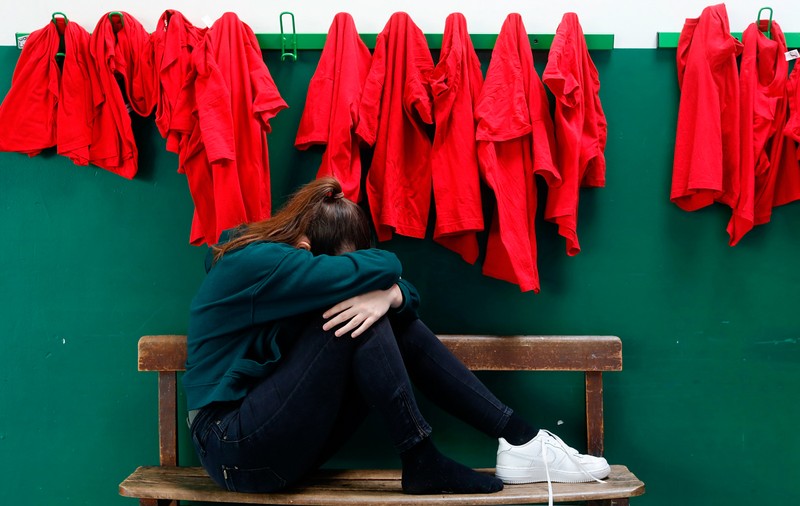 Elevele agresate sexual în clasă de profesorul de istorie, despăgubite doar pe hârtie. Instanța: „Nu a avut bani”