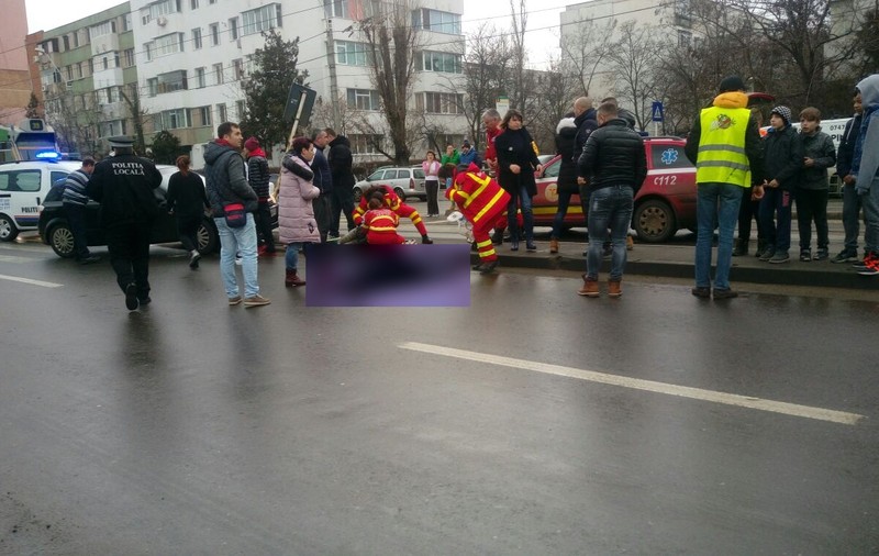 Doi copii și o femeie, răniți de o mașină pe trecerea de pietoni în Galați | FOTO