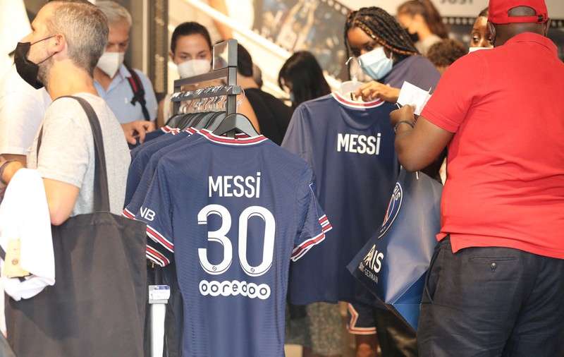 Cât costă și când veți putea avea tricouri precum cel purtat de Leo Messi la PSG
