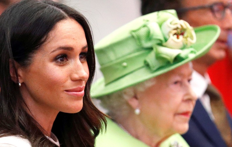 Regina Elisabeta a II-a i-a interzis lui Meghan Markle să poarte bijuteriile Prințesei Diana