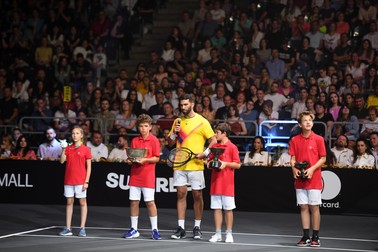 Horia Tecău, alături de copii pasionați de tenis. Foto: Agerpres