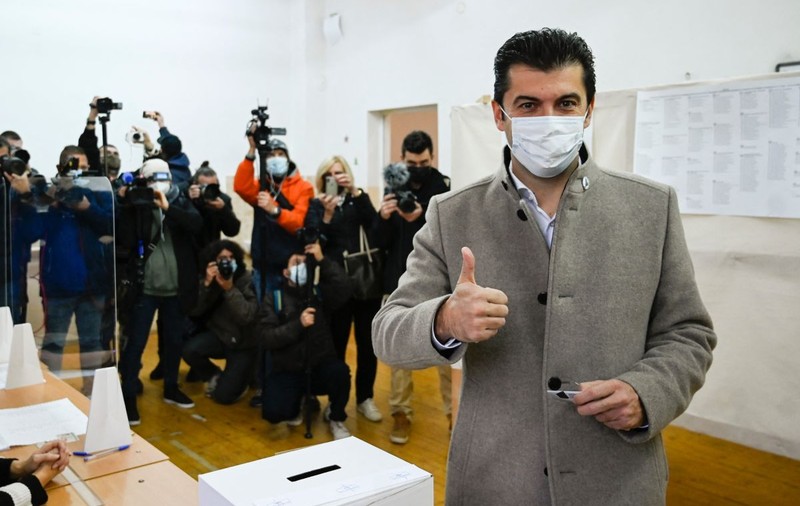 Alegeri în Bulgaria sub semnul corupției și al crizei COVID: un absolvent Harvard vrea să spargă impasul politic prelungit