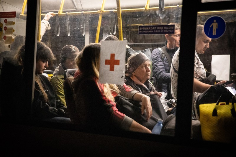 Oameni evacuați din Azovstal Foto: Profimedia