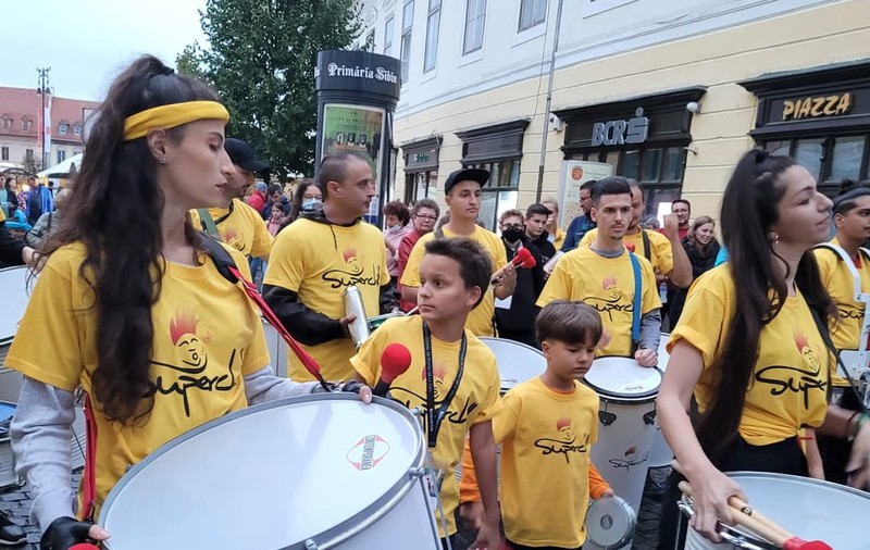 Cursurile de percuție dezvoltă creativitatea copiilor ... Și nu numai