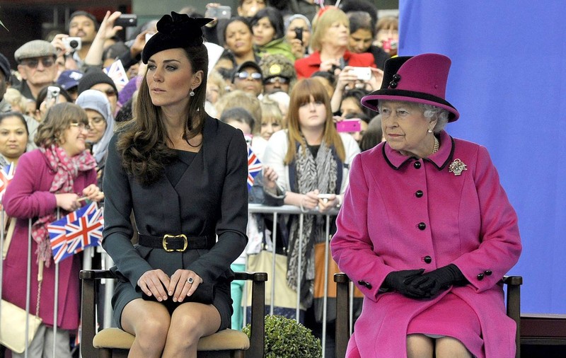 Kate Middleton, lecții de dans la bară. Regina e furioasă!