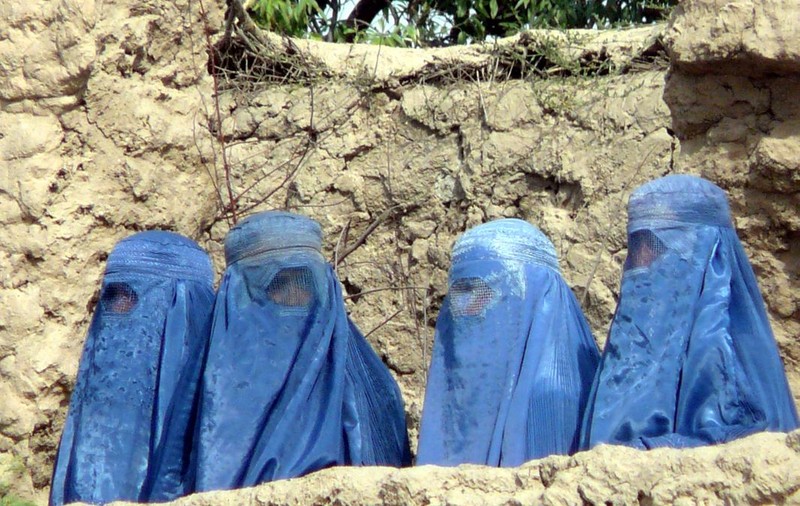 O femeie a primit o centură explozivă drept cadou de nuntă din partea soțului jihadist