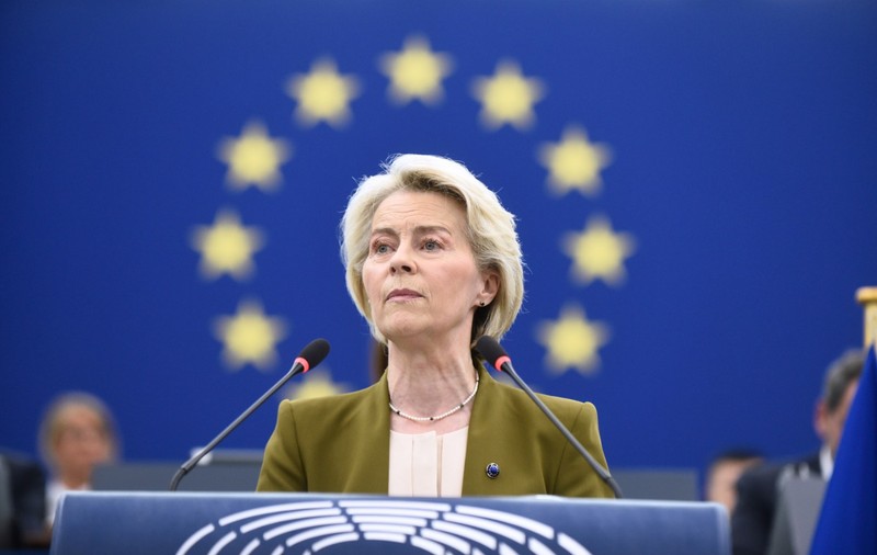 Cu un sacou verde militar și rostind cuvintele „luptă” și „putere” de zeci de ori, Ursula von der Leyen pare să pună UE pe picior de război