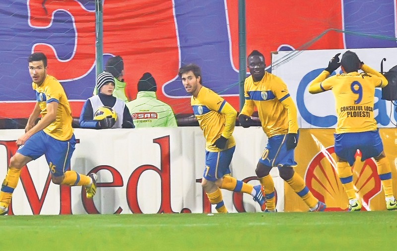 Gol pentru fetiţă! Alex Benga îi dedică toate reuşitele fiicei sale, Natalia, de un an şi două luni