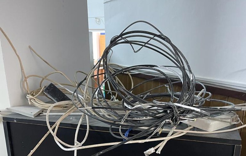 130 de candidați la permisul de conducere nu au mai dat „sala”, după ce un angajat a smuls fibra optică, la Ploiești