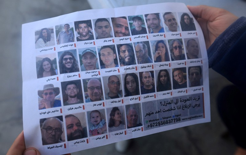 După ce i-a bombardat, Israelul le cere civililor palestinieni să-i ajute cu localizarea ostaticilor: „Vreţi să vă întoarceţi la casele voastre? Daţi un telefon” | VIDEO
