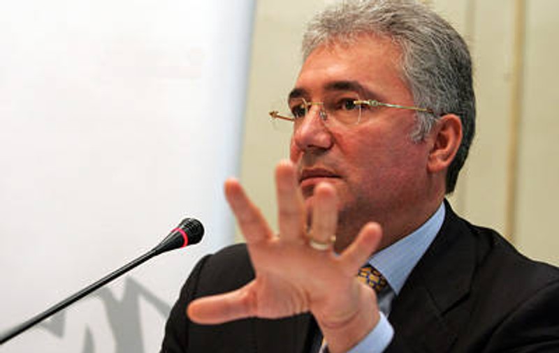 Adriean Videanu: "Parlamentarii PDL care semnează moţiunea de cenzură nu au ce să mai caute în partid"