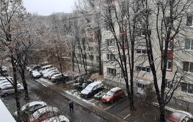 Prima ninsoare la București. Cum va fi vremea în țară în acest weekend