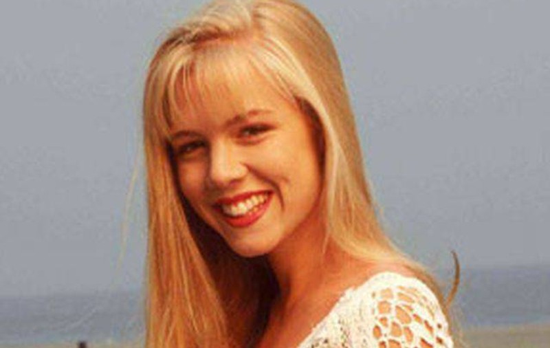 O mai recunoşti pe Jennie Garth, simpatica blondă din Beverly Hills 90210? Uite cum s-a transformat în 16 ani de la sfârşitul serialului