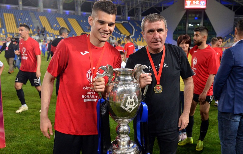 VIDEO | Ianis Hagi a dezvăluit cine l-a convins pe tatăl lui să antreneze Viitorul. ”Îl refuzase 4-5 antrenori”