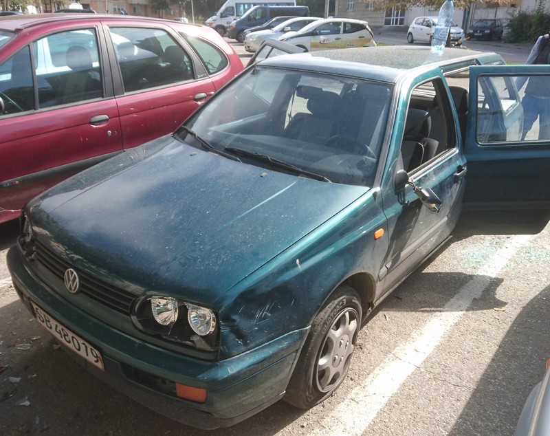 I-a distrus soțului mașina după ce l-a prins cu amanta! GALERIE FOTO