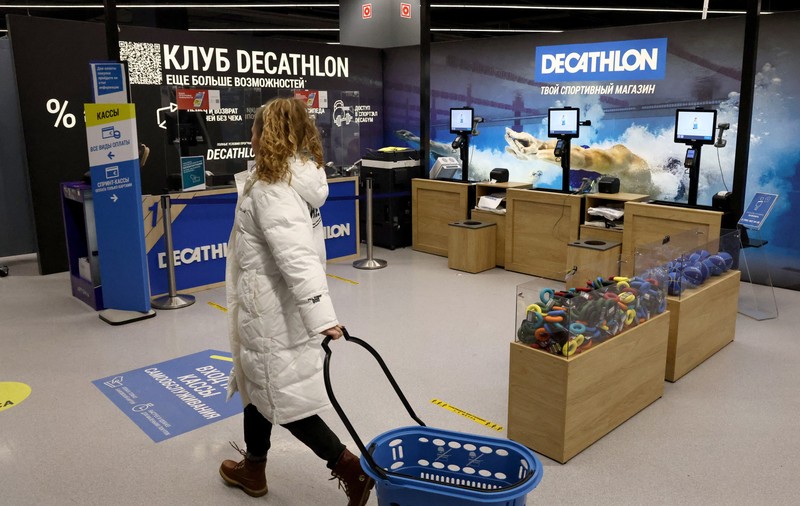 Decathlon vinde în secret îmbrăcăminte Rusiei, în ciuda retragerii de pe piață, potrivit unei investigații media