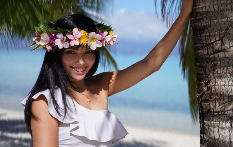 Imagini din vacanța Corinei Caragea în Bora Bora. Prezentatoarea de la Pro TV a apărut în costum de baie