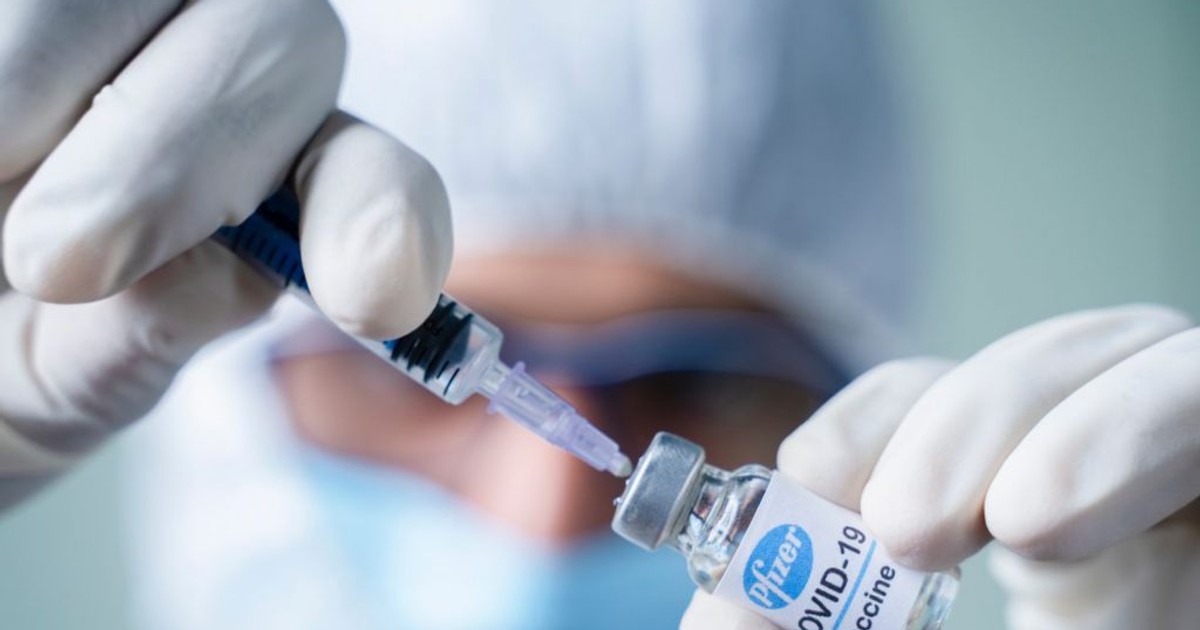 VIDEO Tânăra din Italia vaccinată din greșeală cu 4 doze Pfizer, efect secundar bizar: „Bea 7 litri de apă pe zi și tot îi e sete”