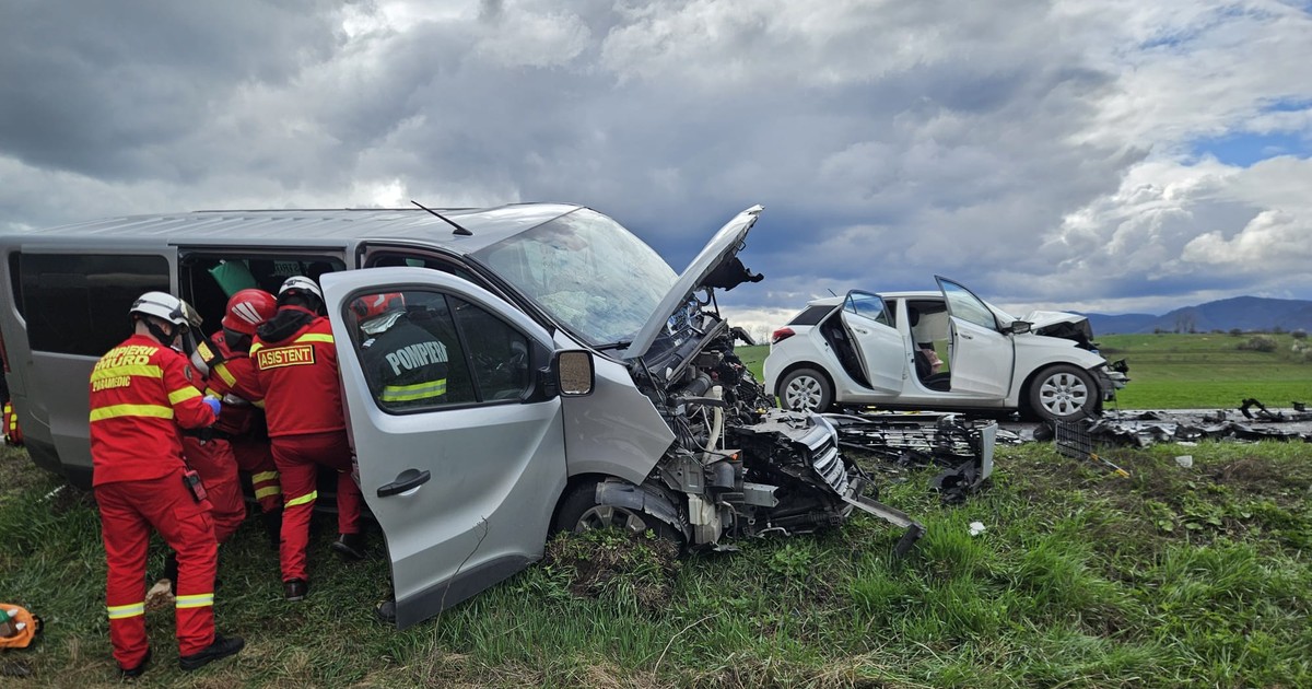 Accidentul avut loc pe DN13, în județul Brașov. FOTO: ISU Brașov.