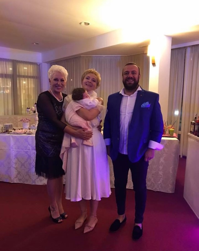 Dana Grecu și-a botezat fetița. Primele imagini de la creștinarea micuței | FOTO