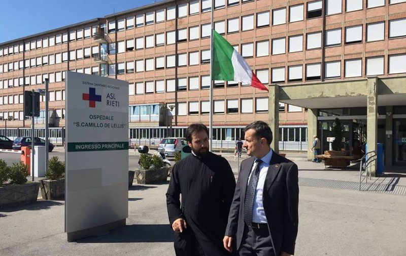 Primele imagini cu românii răniți în seismul din italia. Ambasadorul României în Italia i-a vizitat la spital
