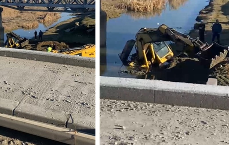 Excavator căzut lângă Ploiești în râul Teleajen, în timp ce lucra pe un pod. „Îi văd în fiecare dimineață”