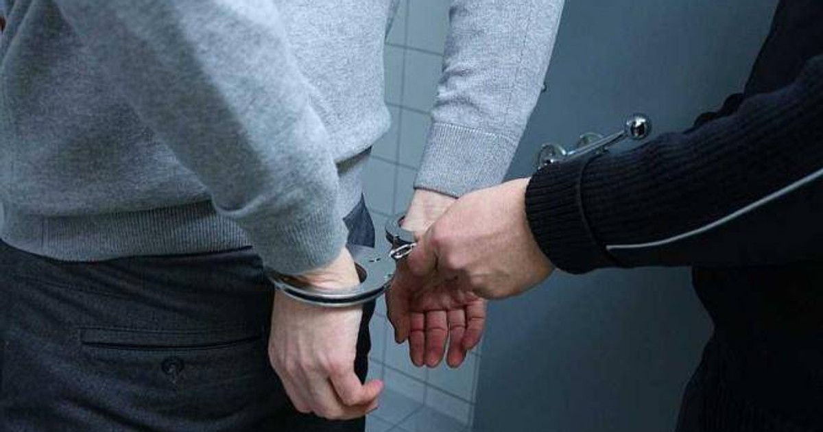 Un bărbat le-a batjocorit pe fetele concubinei sale