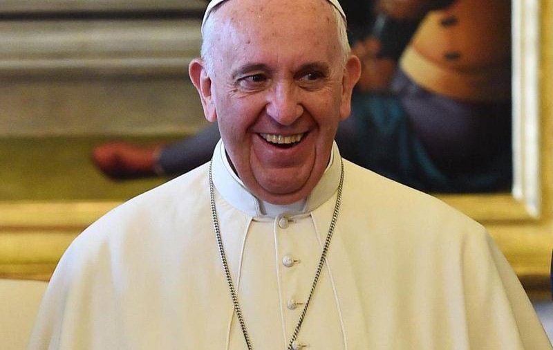 Papa Francisc a dat-o pe frunze de COCA: ”Este legal”