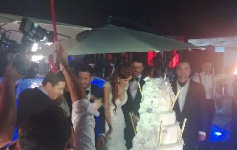NUNTĂ BIANCA DRĂGUŞANU. NIMENI NU A MAI POMENIT AŞA CEVA! Bianca şi Victor Slav ŞI-AU ÎNCEPUT PETRECEREA CU TORTUL ŞI FOCUL DE ARTIFICII! FOTO