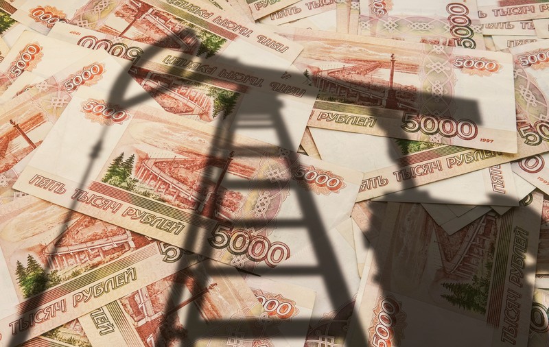 ANALIZĂ. Ce impact va avea plafonarea prețului la petrolul rusesc. Rusia va avea pierderi financiare mari, iar Vestul nu va suferi niciun dezavantaj, susțin doi experți