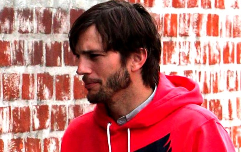 Ashton Kutcher a lovit cu mașina un fan. Ce i-a cerut tânărul actorului după ce l-a accidentat. Totul a devenit public
