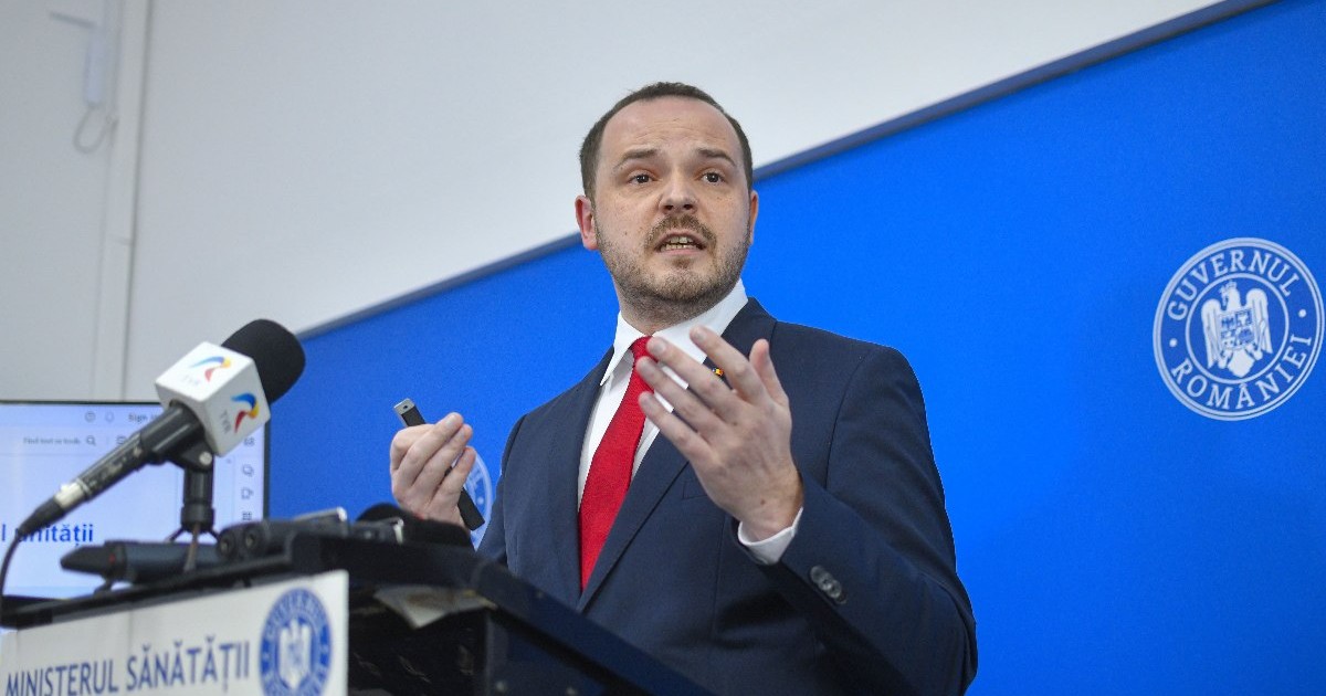 Alexandru Rogobete, ministrul Sanatatii, sustine o conferinta de presa