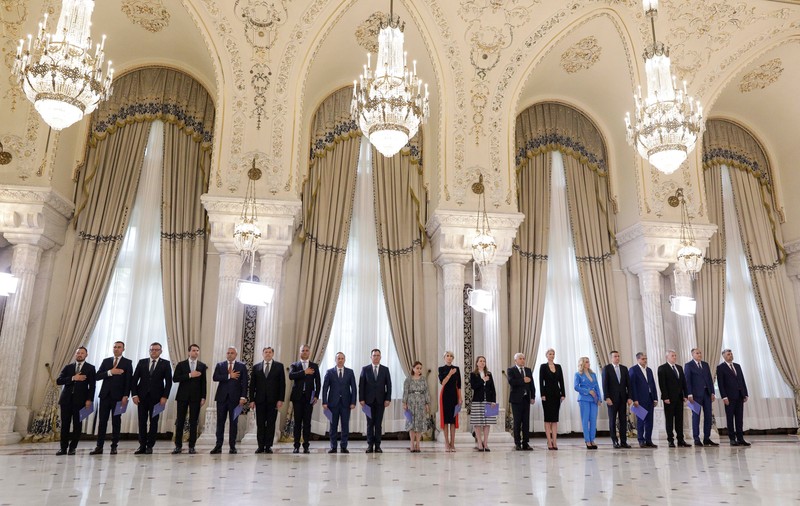 Klaus Iohannis a semnat decretul pentru numirea Guvernului Ciolacu. Membrii Executivului au depus jurământul