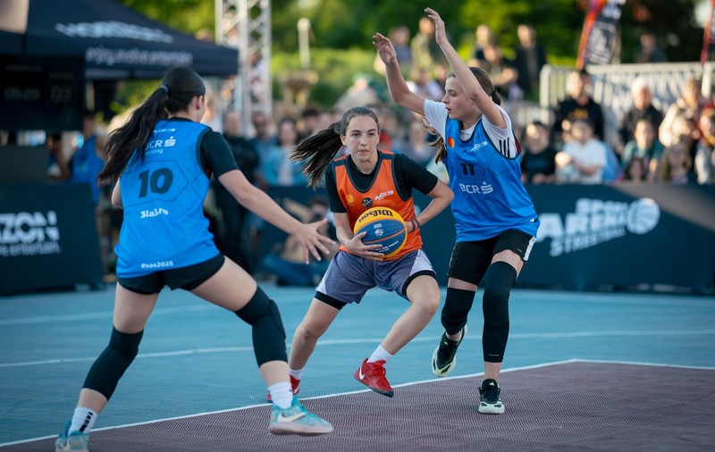 Peste 2000 de oameni au făcut sport la BCR Sport Arena Streetball, în Parcul Drumul Taberei