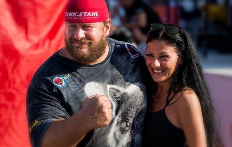 Radu Valahu și Roxana Avram se pregătesc de nuntă. Cei doi s-au cunoscut în urmă cu trei ani