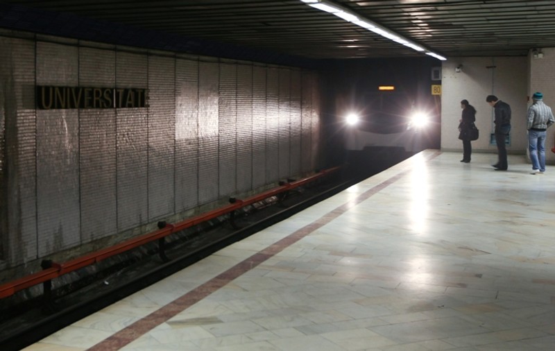 Un tânăr vrea să facă galerie foto-gigant în staţiile de metrou din Bucureşti