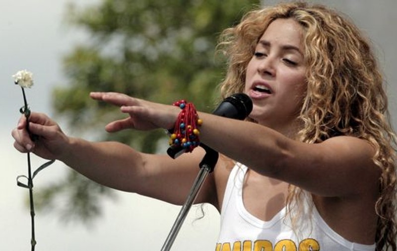 Shakira îl va alege pe "eroul anului"