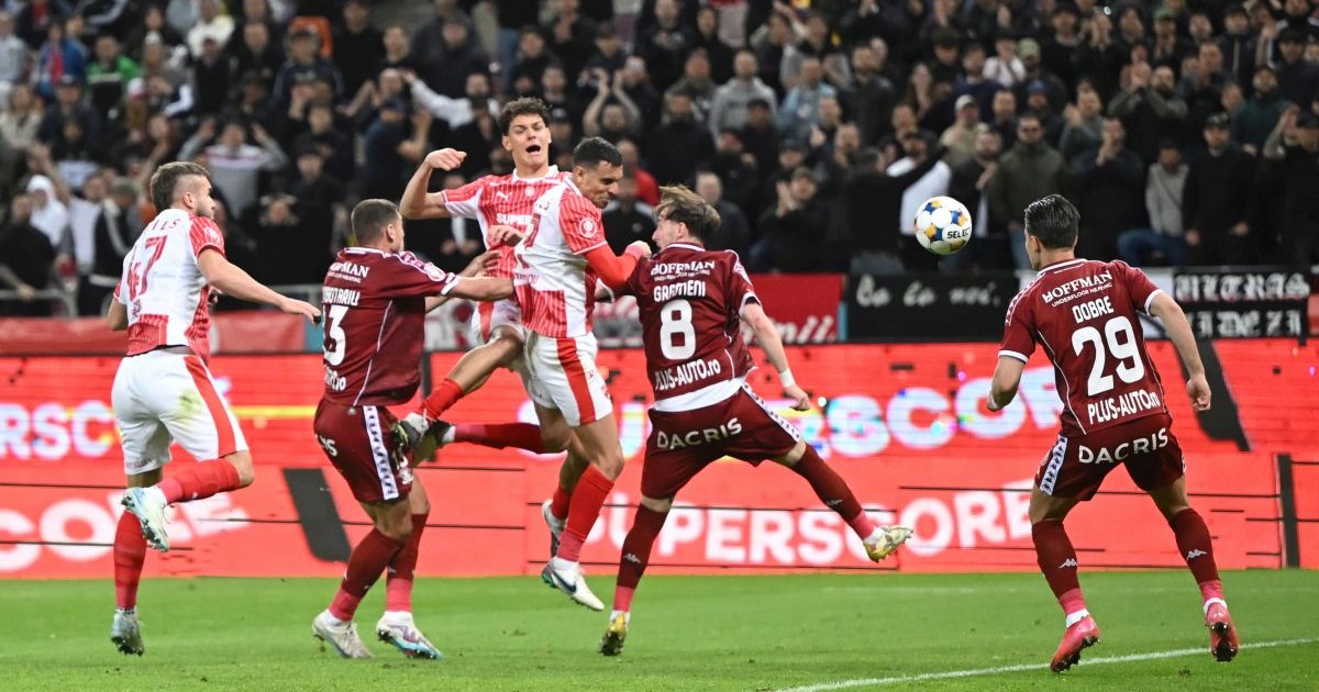 Georgi Ventsislavov Milanov trimite pe poartă de langa George Alexandru Puscas, Matteo Dutu, Constantin Grameni si Mihai Alexandru Dobre in meciul de fotbal dintre Dinamo Bucuresti si Rapid Bucuresti, din cadrul Play off-ului Superligii Superbet, desfasurat pe Arena Nationala din Bucuresti, duminica 26 aprilie 2026.
